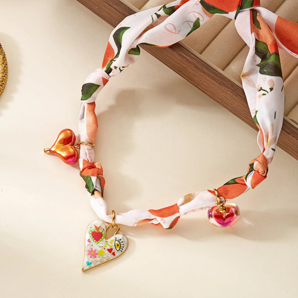 collana bandana con ciondoli