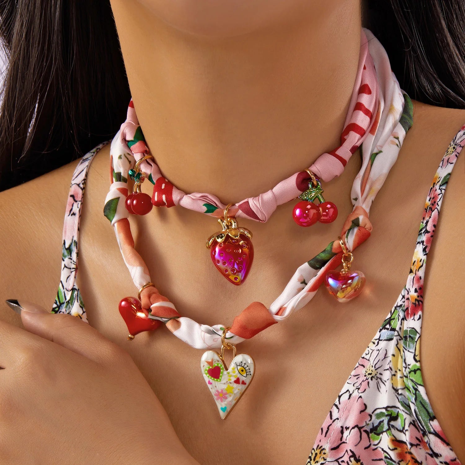 collana bandana con ciondoli