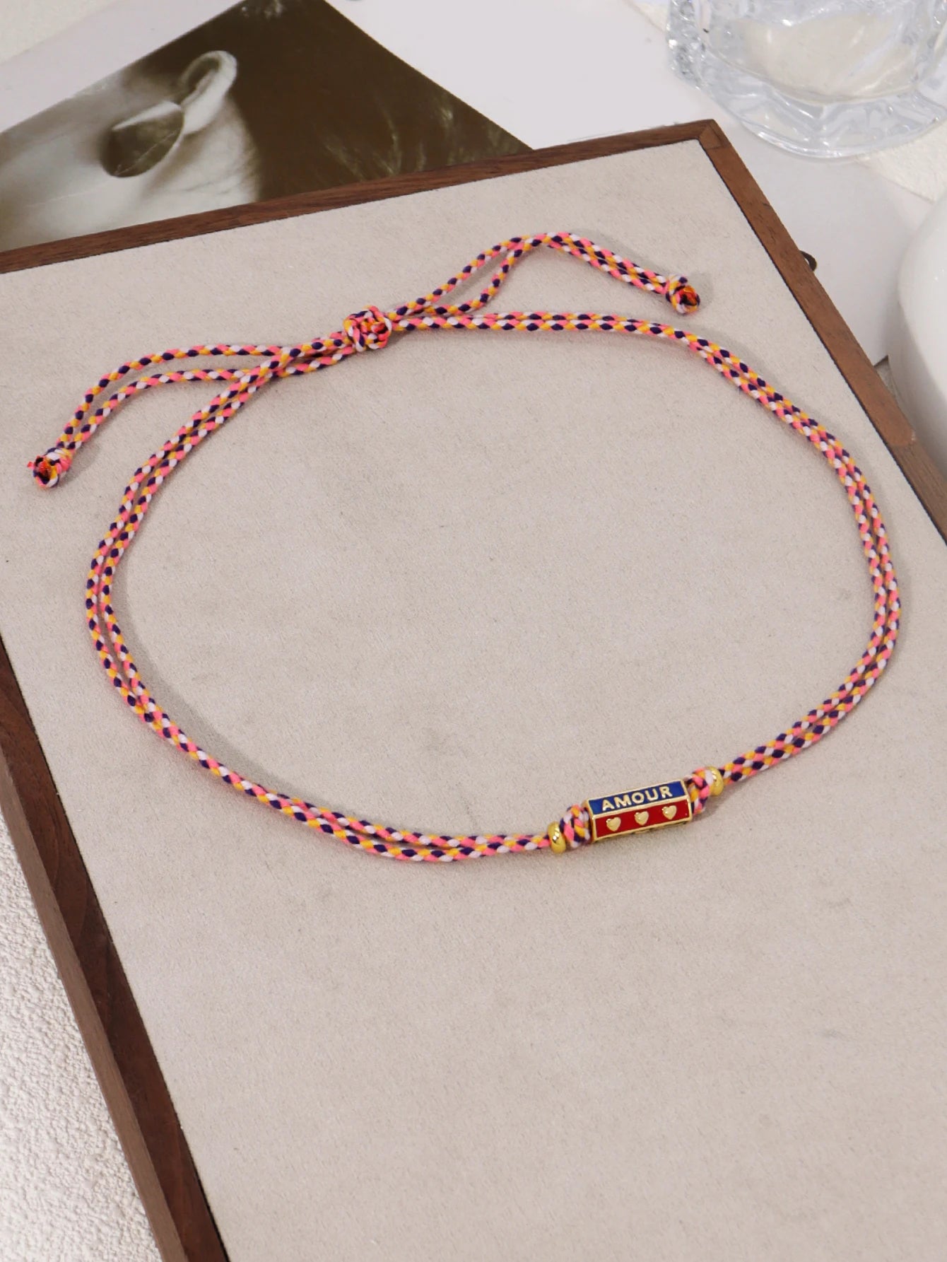 Collana con ciondolo in corda intrecciata fatta a mano in stile tribale con ciondoli a lettera per gioielli da donna con accessori per feste