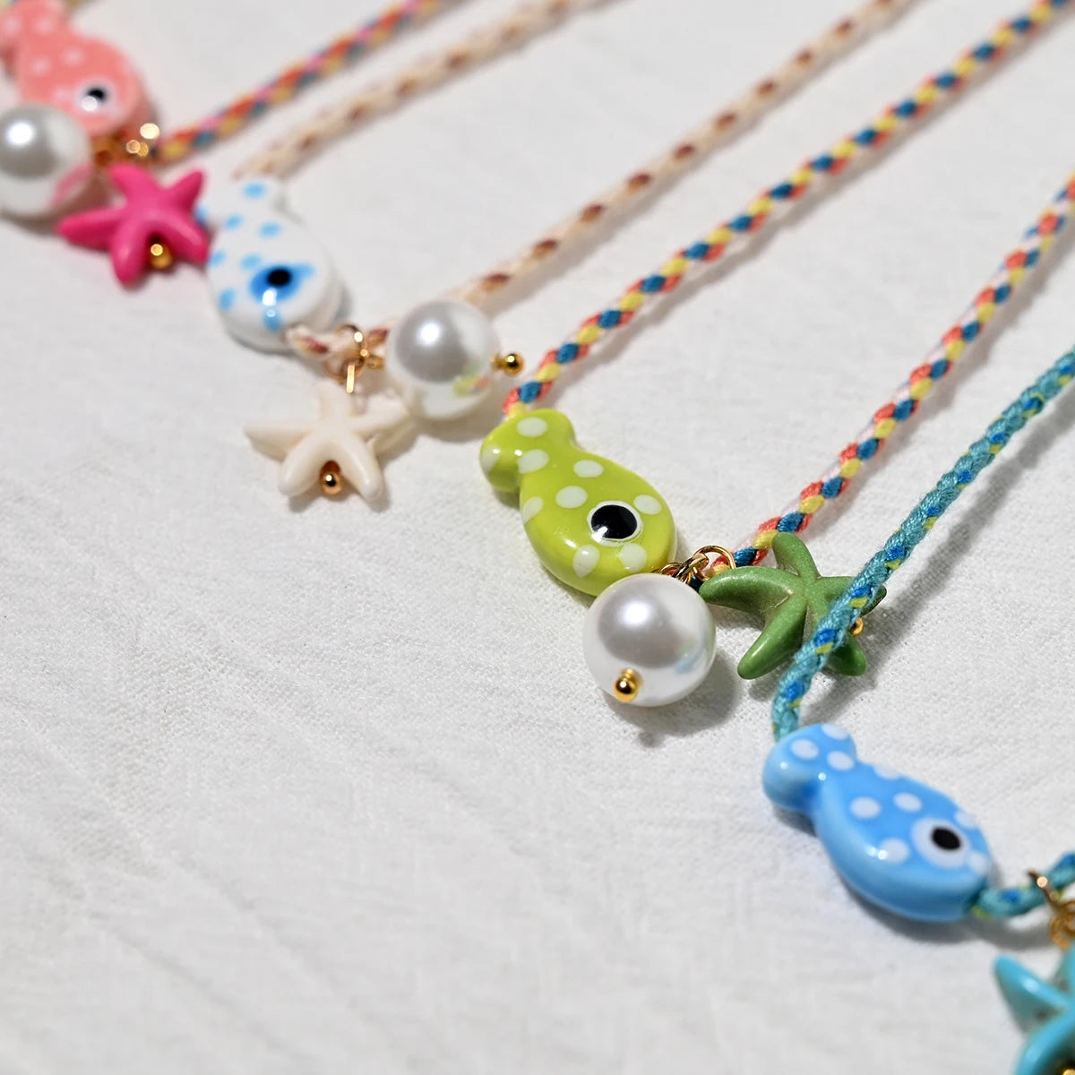 Collana colorata con ciondolo a forma di pesce in ceramica bohémien per donna, girocollo regolabile in corda multicolore, perfetta per le vacanze estive al mare