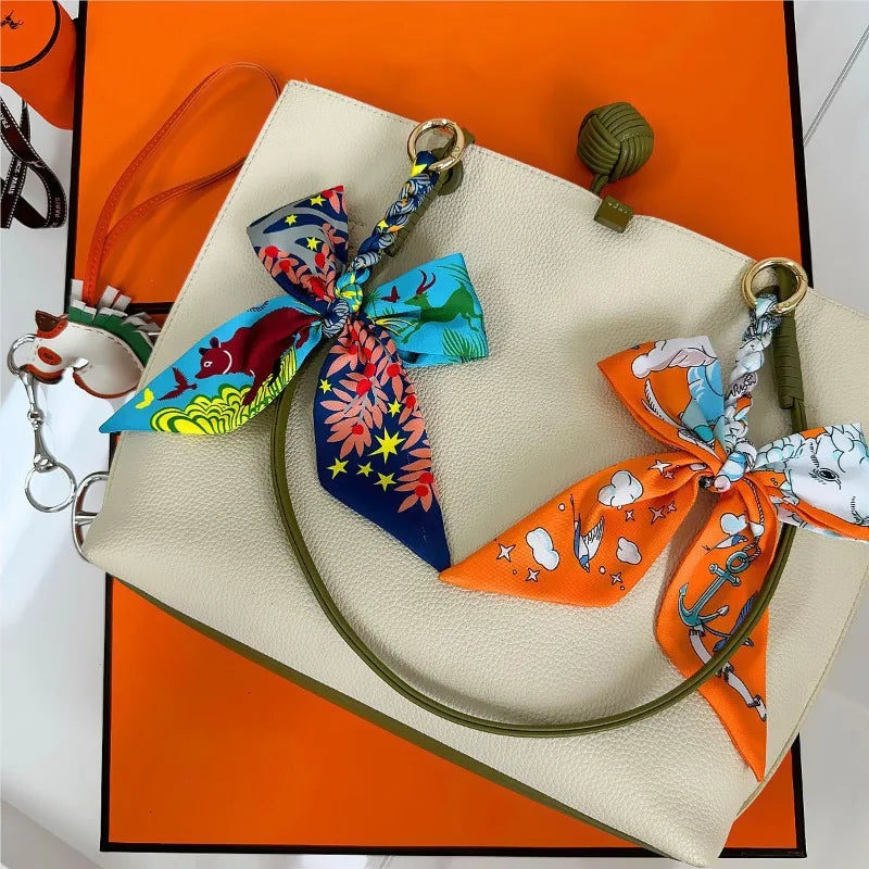 Portachiavi con sciarpa di seta intrecciata a mano, ciondolo con fiocco colorato, chiave decorativa per auto, portachiavi con nastro carino, accessori regalo per gli amici
