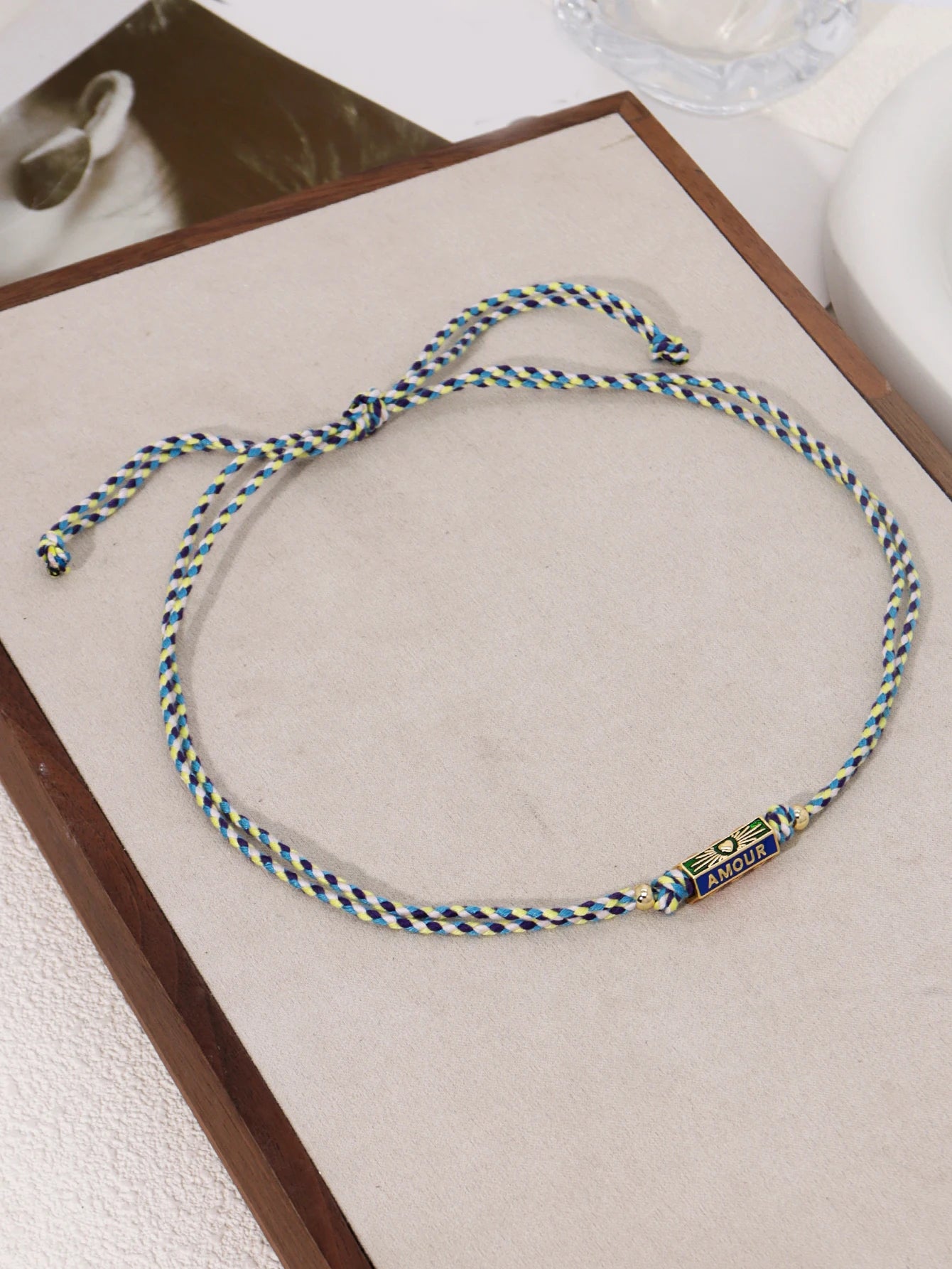 Collana con ciondolo in corda intrecciata fatta a mano in stile tribale con ciondoli a lettera per gioielli da donna con accessori per feste