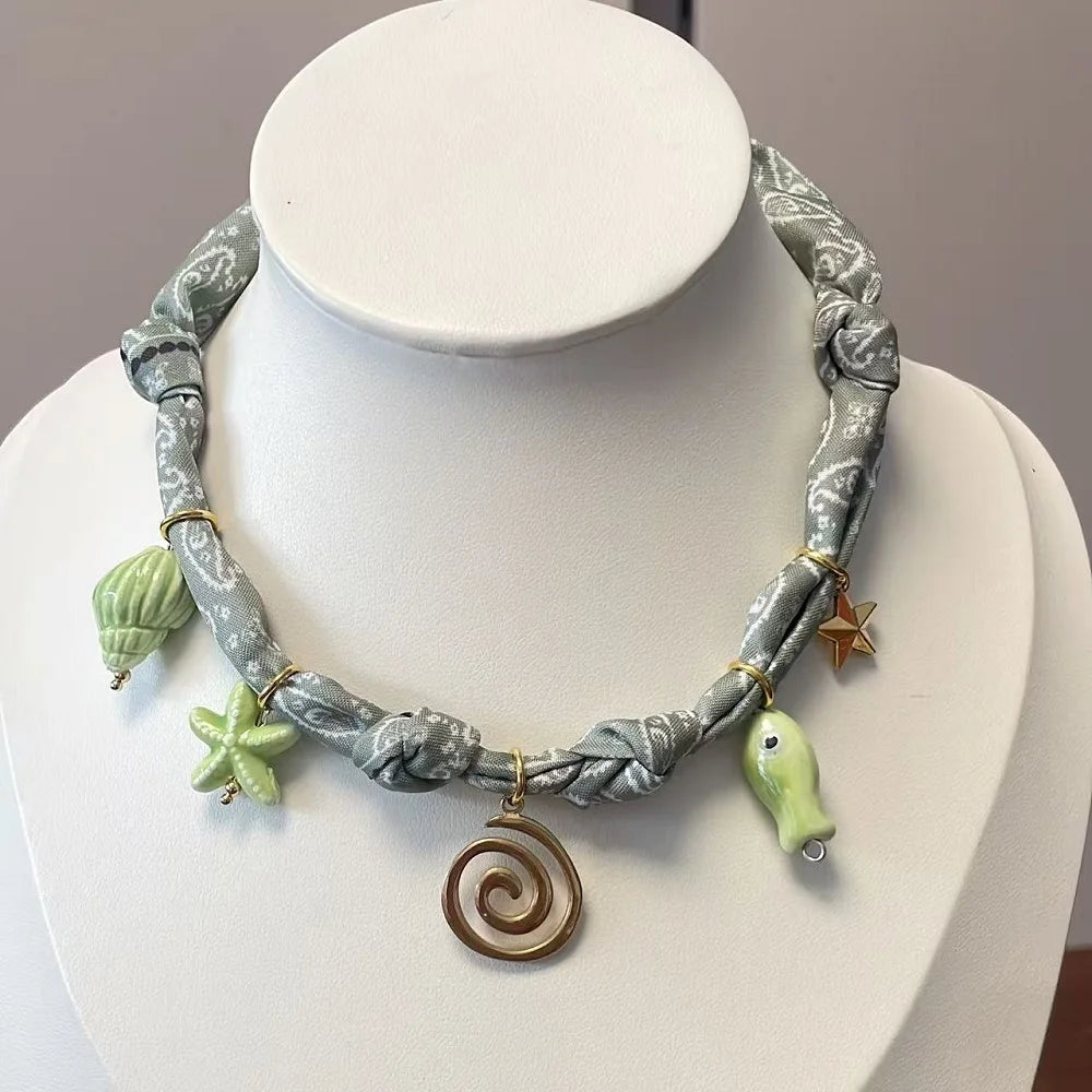 Collana con Ciondoli in Tessuto Bohemien a Tema Vita Marina, Cuore, Ciliegia, Tulipano, Fiore - Gioielli da Vacanza, Regalo per Lei