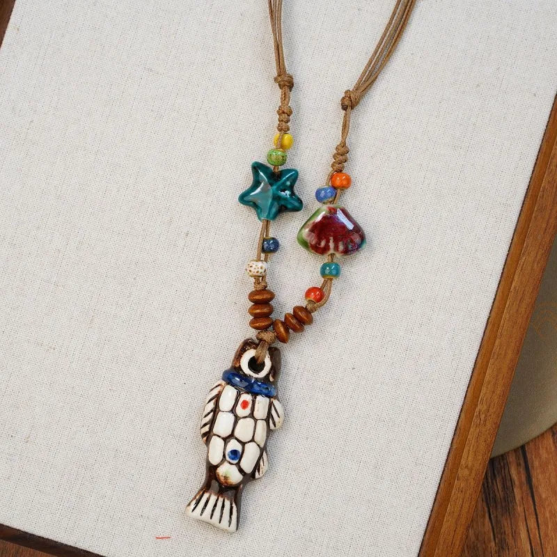 Collane con ciondolo a forma di pesce in ceramica dipinte a mano, serie unica, collane lunghe alla moda con ciondolo a piccolo pesce, confezione personalizzata