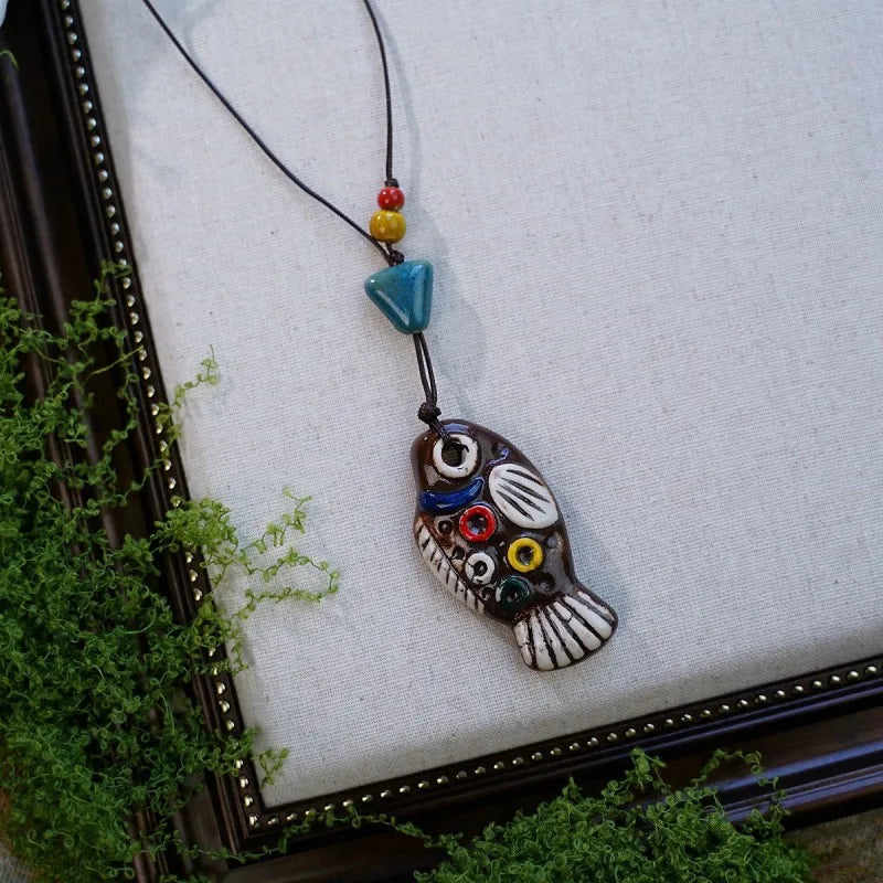 Collane con ciondolo a forma di pesce in ceramica dipinte a mano, serie unica, collane lunghe alla moda con ciondolo a piccolo pesce, confezione personalizzata