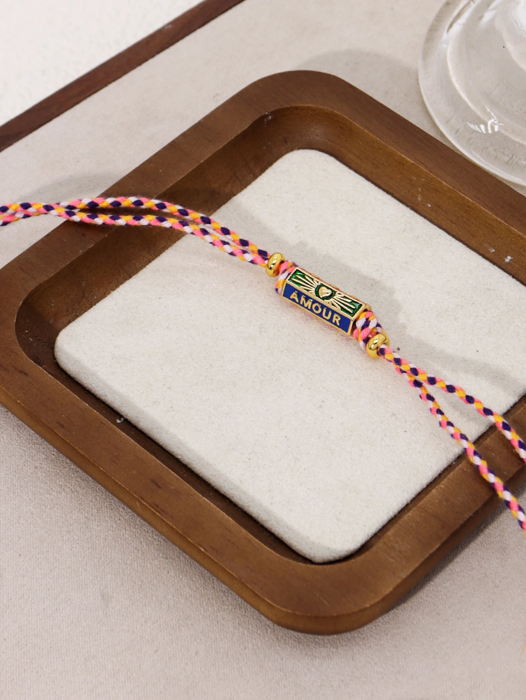 Collana con ciondolo in corda intrecciata fatta a mano in stile tribale con ciondoli a lettera per gioielli da donna con accessori per feste