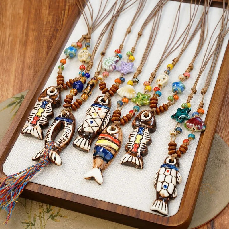 Collane con ciondolo a forma di pesce in ceramica dipinte a mano, serie unica, collane lunghe alla moda con ciondolo a piccolo pesce, confezione personalizzata