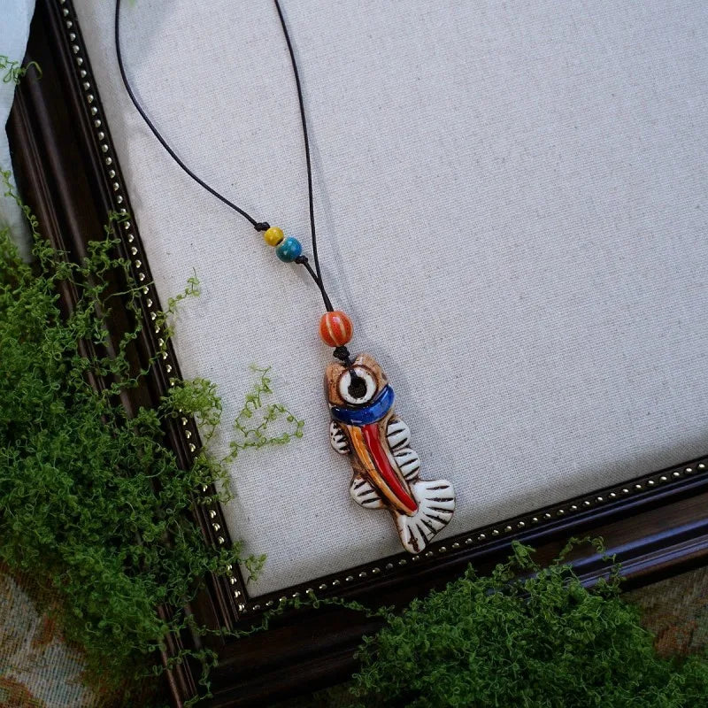 Collane con ciondolo a forma di pesce in ceramica dipinte a mano, serie unica, collane lunghe alla moda con ciondolo a piccolo pesce, confezione personalizzata