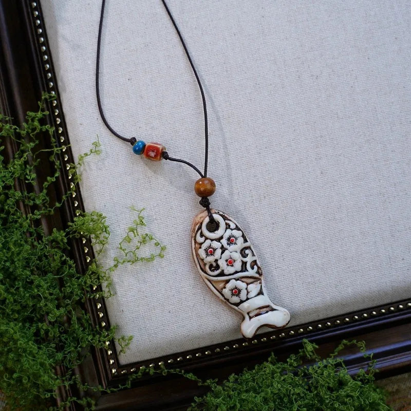 Collane con ciondolo a forma di pesce in ceramica dipinte a mano, serie unica, collane lunghe alla moda con ciondolo a piccolo pesce, confezione personalizzata