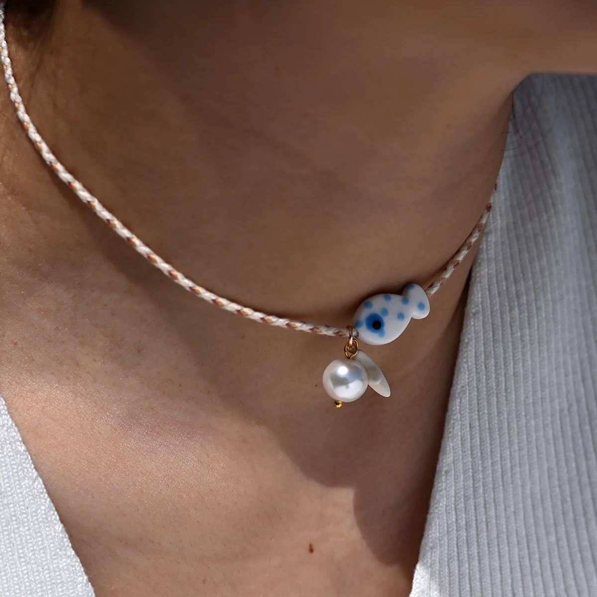 Collana in corda con ciondolo pesce ceramica colorata