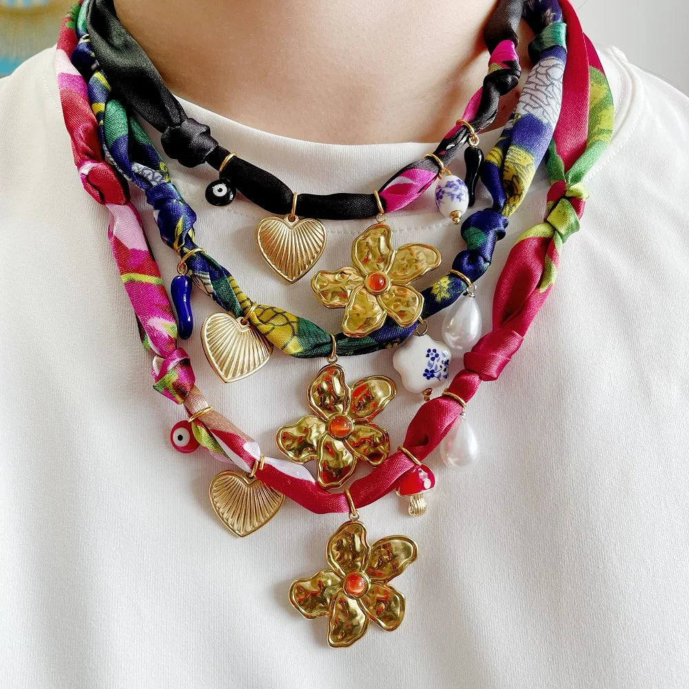Collana con Ciondoli in Tessuto Bohemien a Tema Vita Marina, Cuore, Ciliegia, Tulipano, Fiore - Gioielli da Vacanza, Regalo per Lei