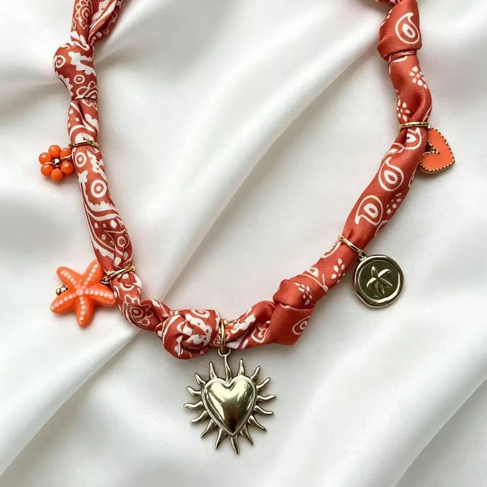 Collana con Ciondoli in Tessuto Bohemien a Tema Vita Marina, Cuore, Ciliegia, Tulipano, Fiore - Gioielli da Vacanza, Regalo per Lei