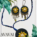 collana con medaglione ricamato a mano 🌼 Blue Denim - Glow