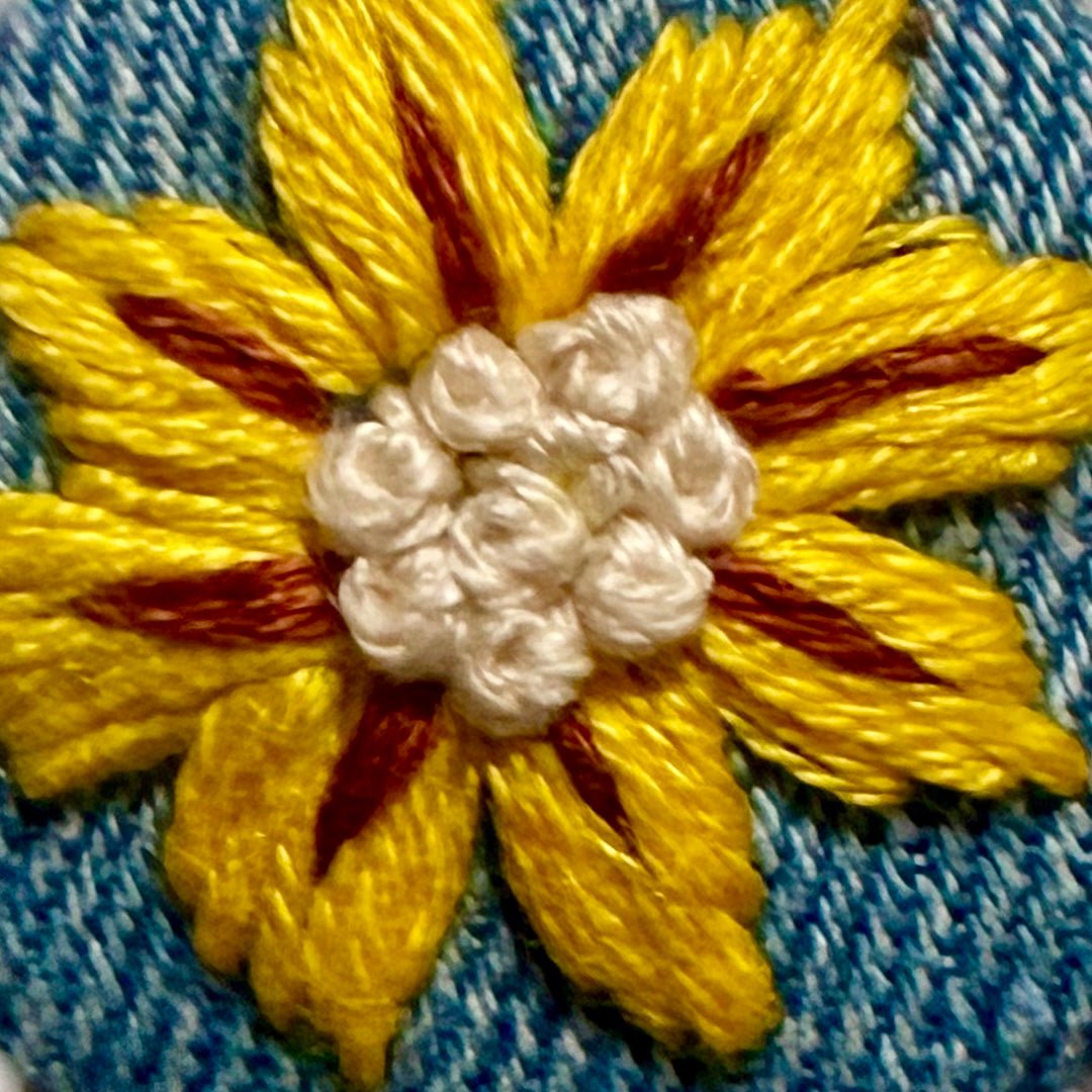 collana con medaglione ricamato a mano 🌼 Denim - Glow