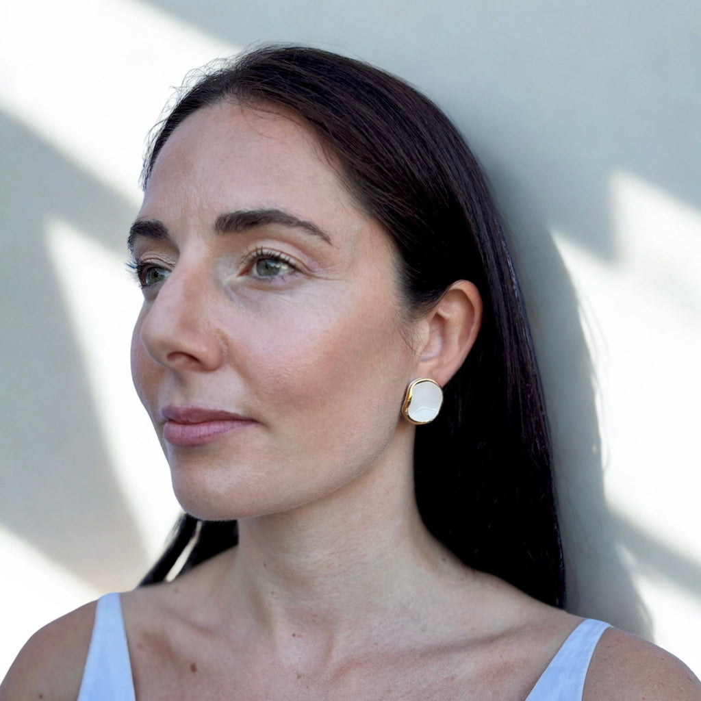 Leda | Handcrafted white ceramic stud earrings with gold luster - Glow