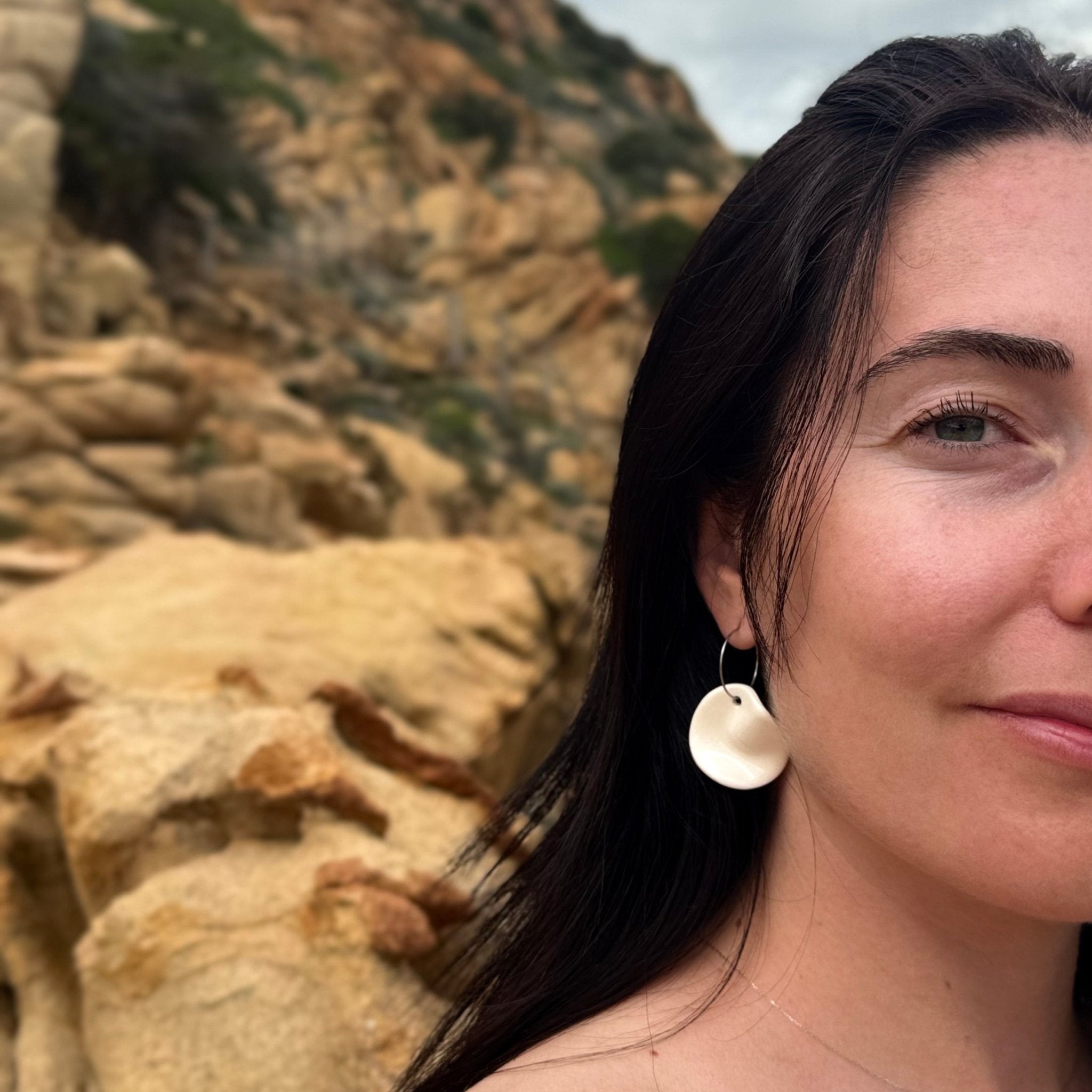 Lulip | Handcrafted white ceramic dangle earrings - Glow