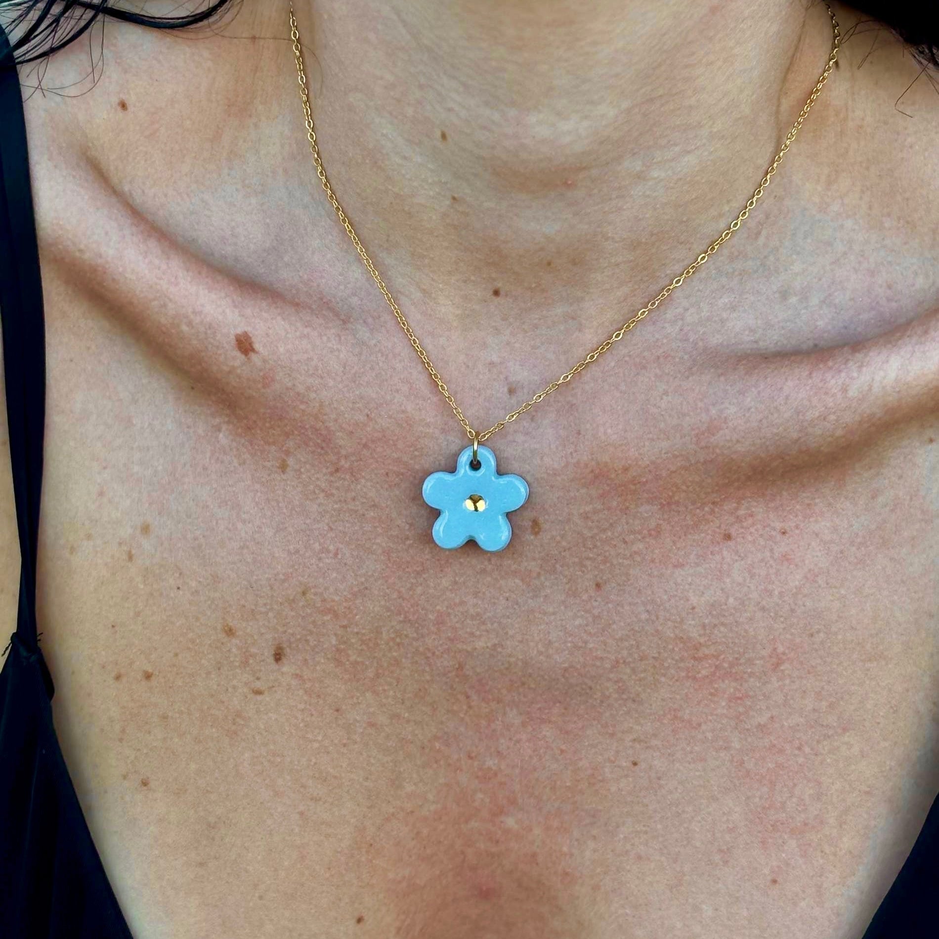 Margherita | Handcrafted light blue floral ceramic necklace with golden detail - Glow