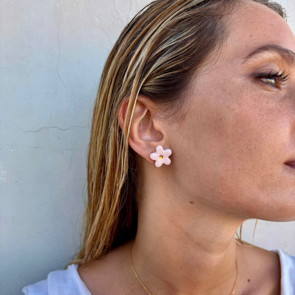 Margherita | Handcrafted pink floral ceramic stud earrings with golden detail - Glow