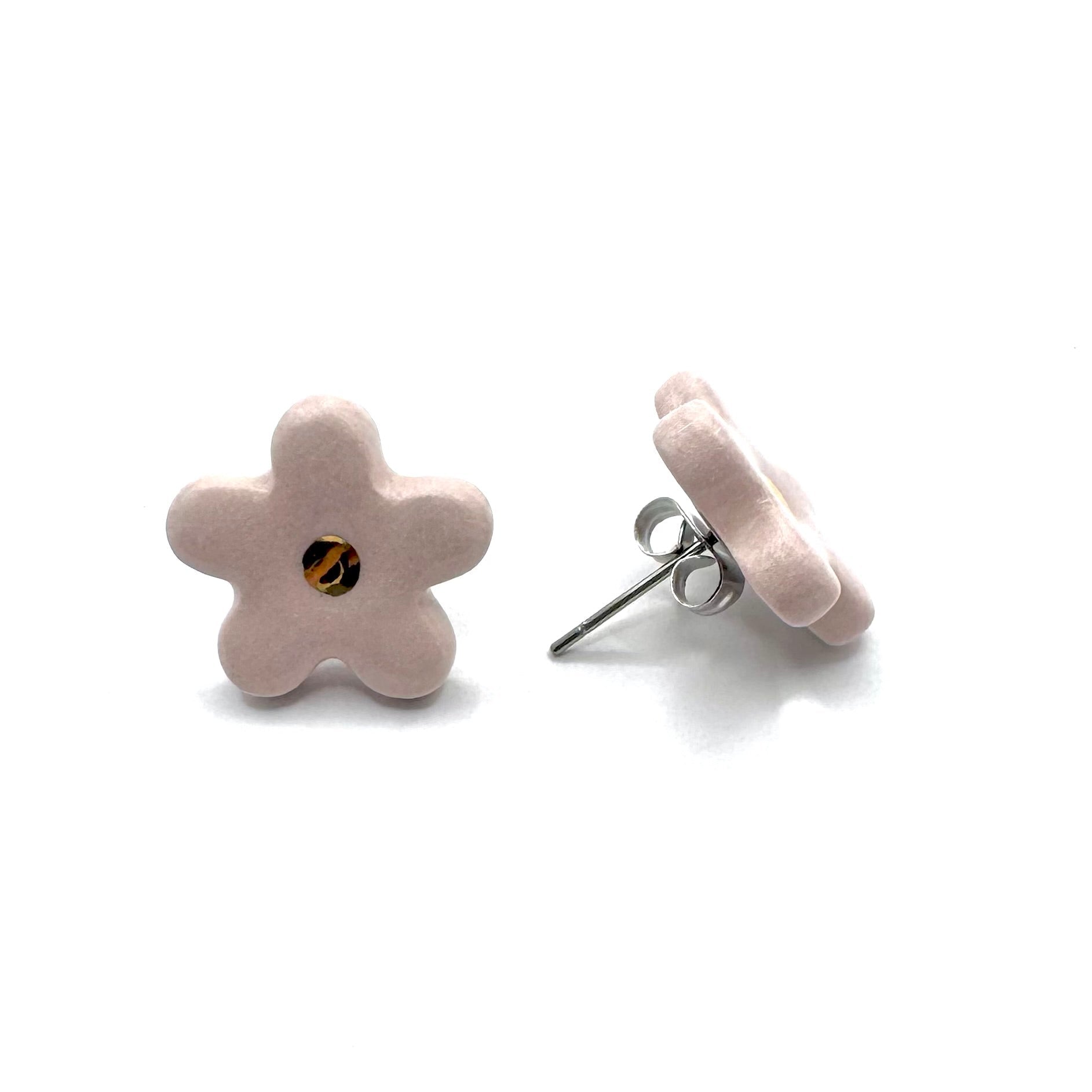 Margherita | Handcrafted pink floral ceramic stud earrings with golden detail - Glow