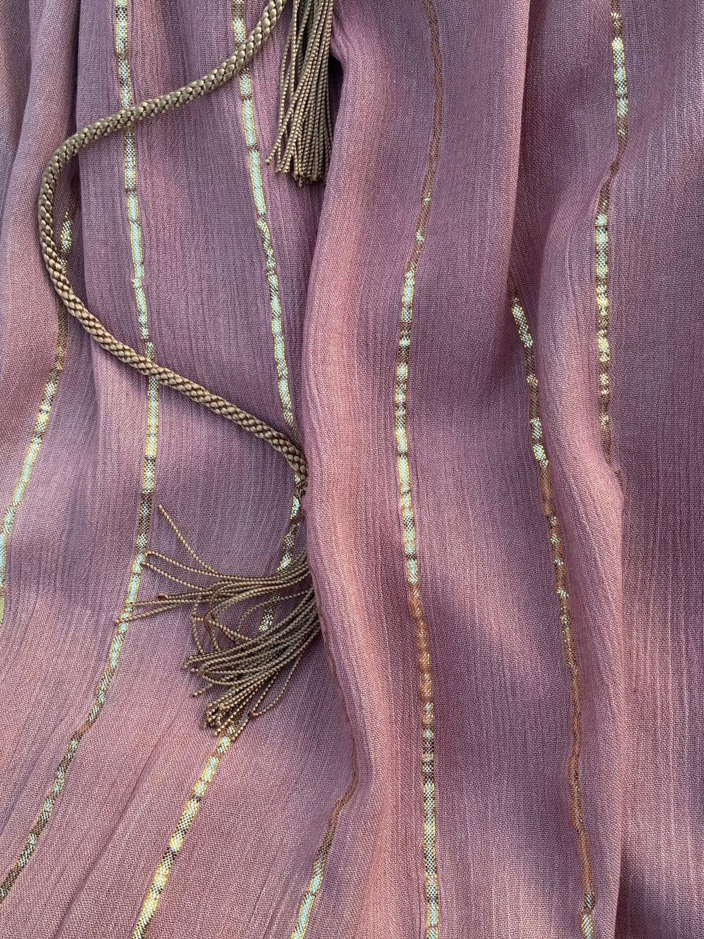 Maxi Dress a righe oro con cintura in cordoncino e nappine✨ Rosa Polvere - Glow