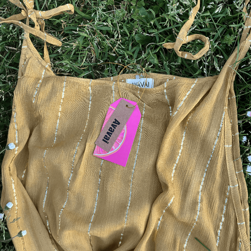 Maxi Dress a righe oro con cintura in cordoncino e nappine✨Giallo Pastello - Glow