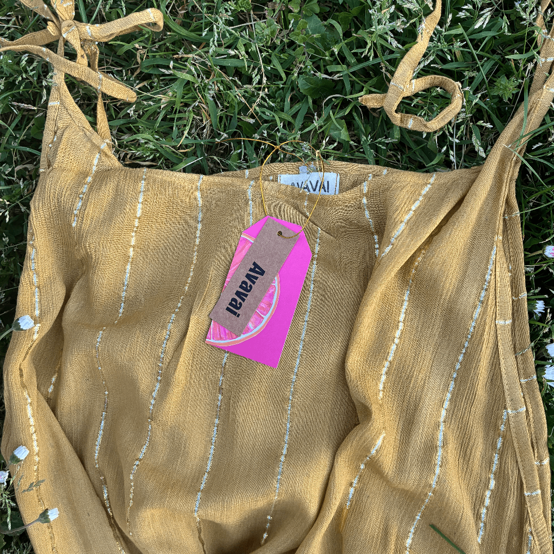 Maxi Dress a righe oro con cintura in cordoncino e nappine✨Giallo Pastello - Glow