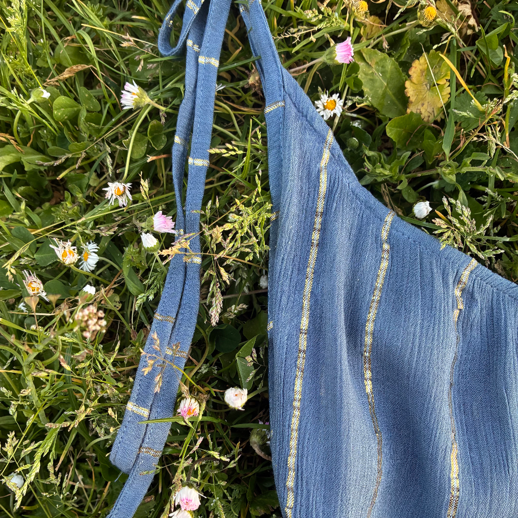Maxi Dress a righe oro con cintura in cordoncino + nappine✨ Celeste polveroso - Glow
