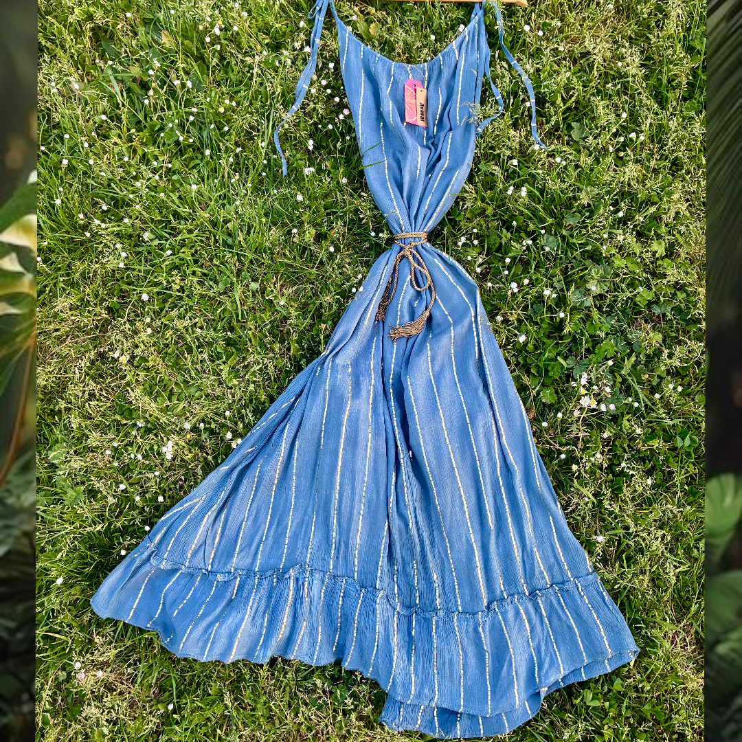 Maxi Dress a righe oro con cintura in cordoncino + nappine✨ Celeste polveroso - Glow