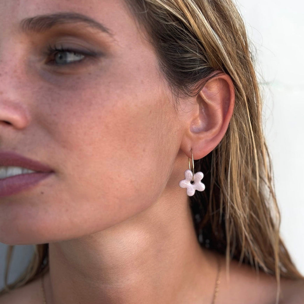 Mimì | Handcrafted pink floral ceramic dangle earrings - Glow
