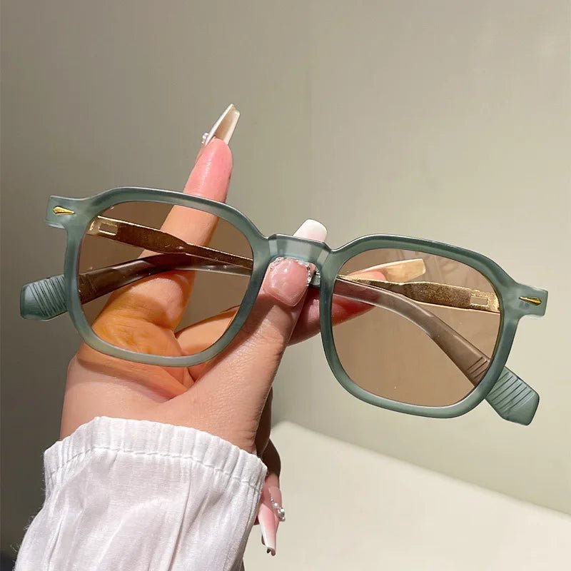 Occhiali da Sole Quadrati Vintage con Rivetti in Metallo | UV400 | Glow - Glow