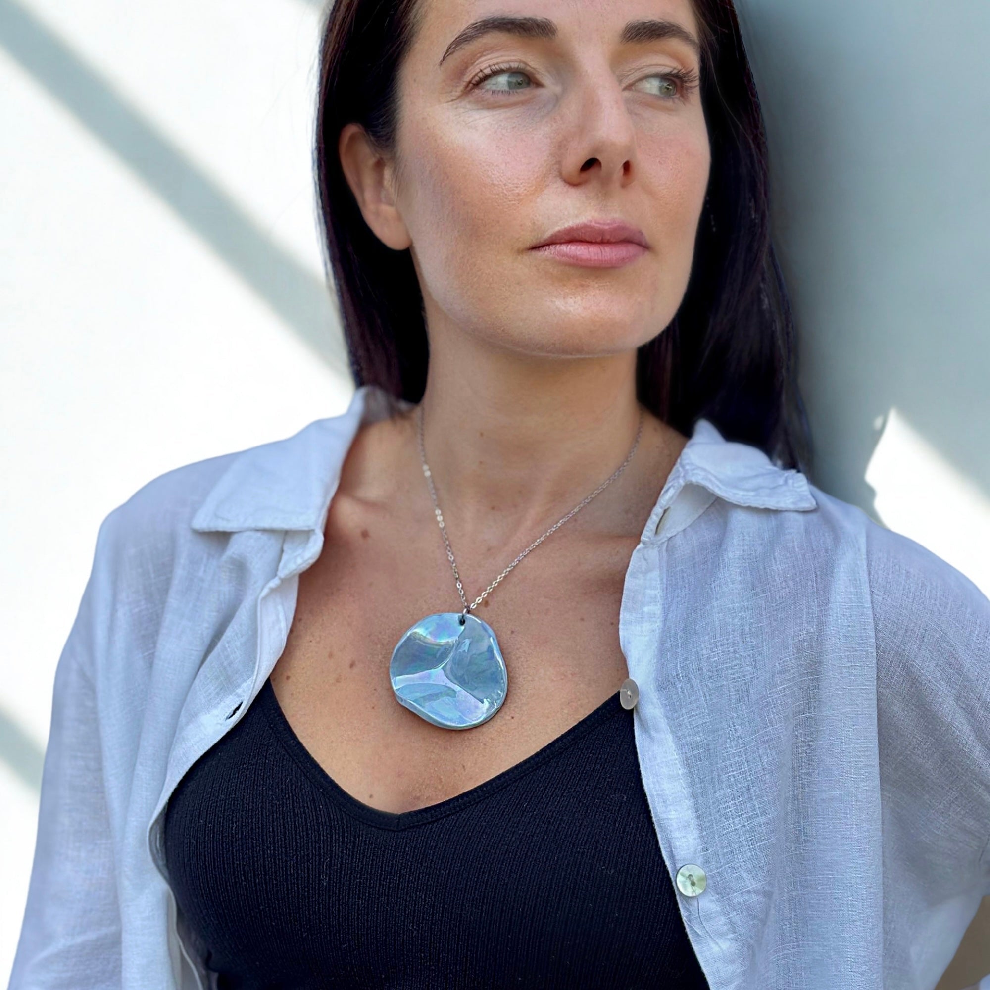 Perla | Handcrafted pearl light blue ceramic necklace - Glow