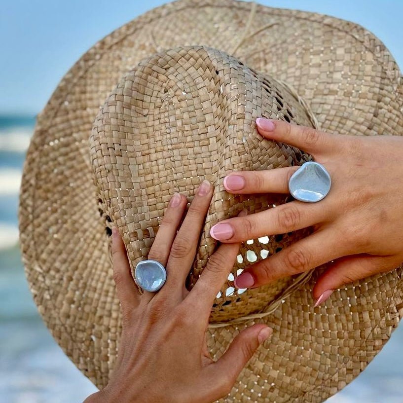 Perla | Handcrafted pearl light blue ceramic ring - Glow
