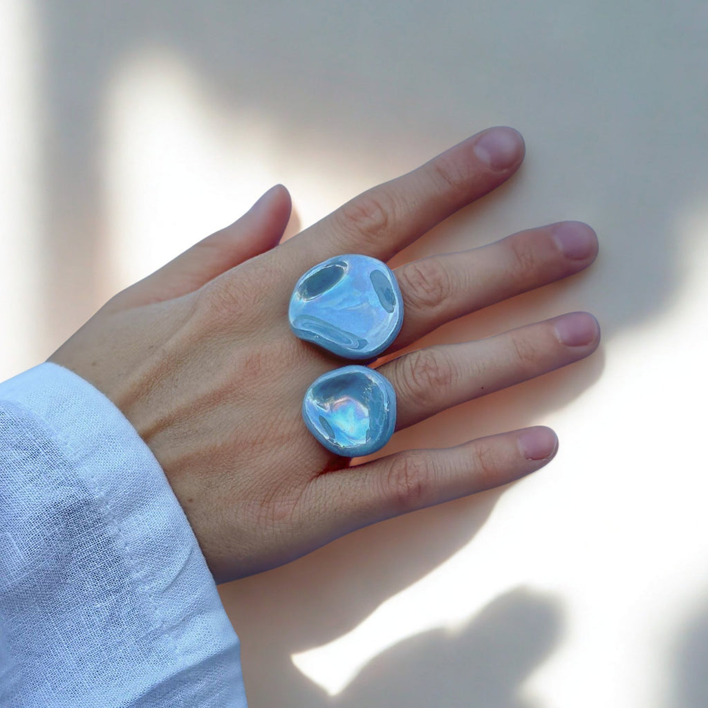 Perla | Handcrafted pearl light blue ceramic ring - Glow