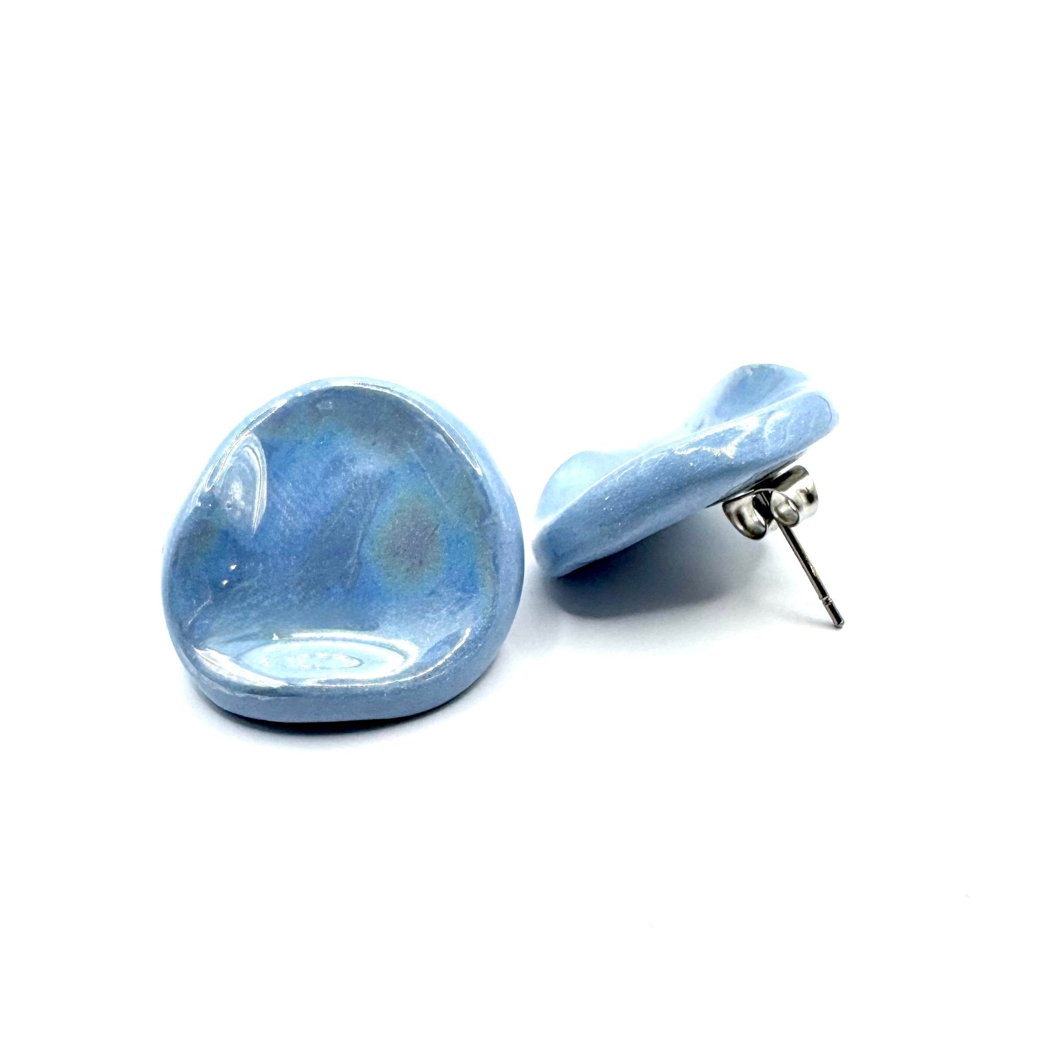 Perla | Handcrafted pearl light blue ceramic stud earrings - Glow