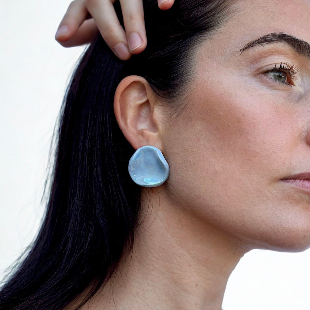 Perla | Handcrafted pearl light blue ceramic stud earrings - Glow