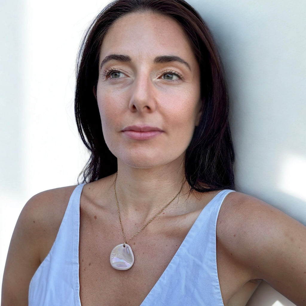 Perla | Handcrafted pearl - pink ceramic necklace - Glow