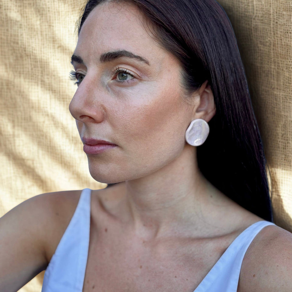 Perla | Handcrafted pearl - pink ceramic stud earrings - Glow