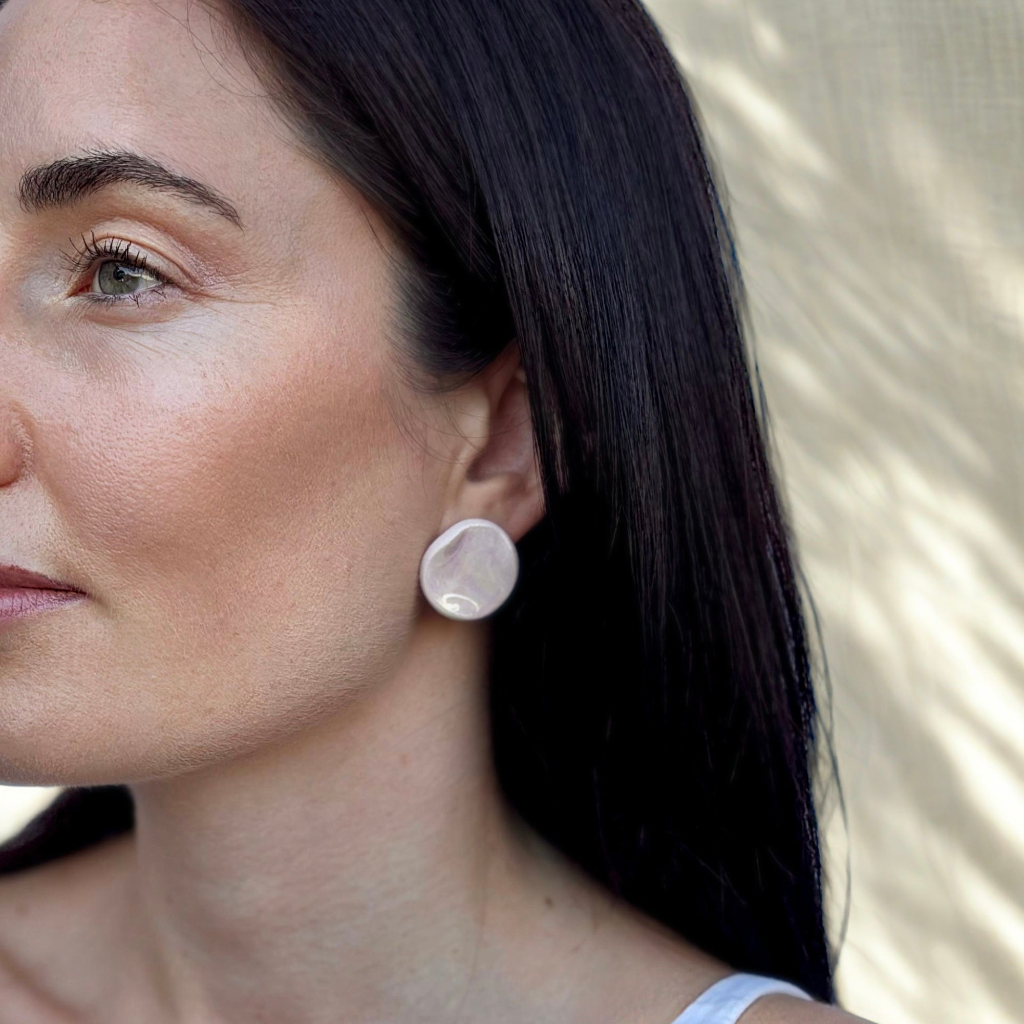 Perla | Handcrafted pearl - pink ceramic stud earrings - Glow