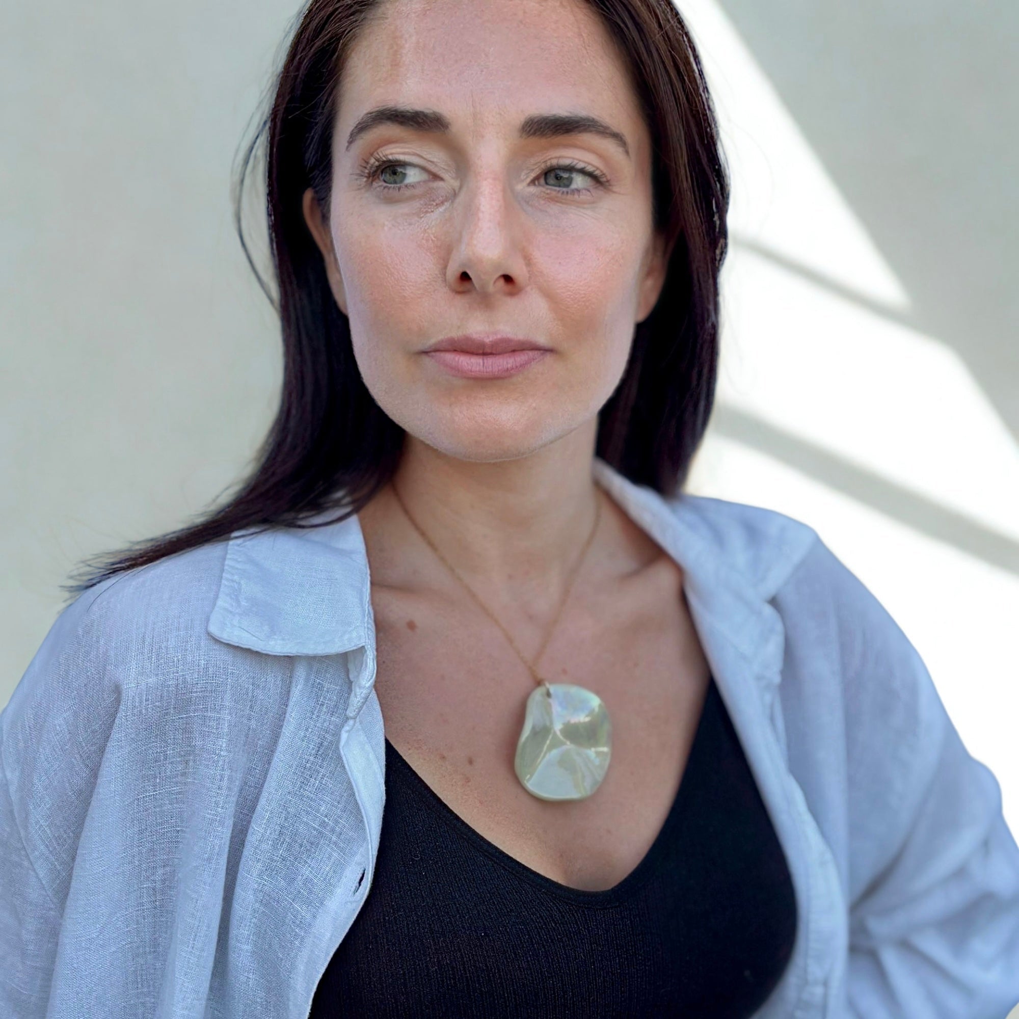 Perla | Handcrafted pearl sage - green ceramic necklace - Glow