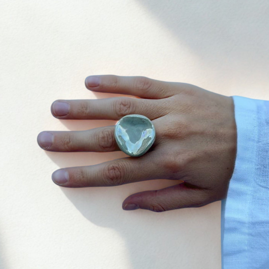 Perla | Handcrafted pearl - sage green ceramic ring - Glow