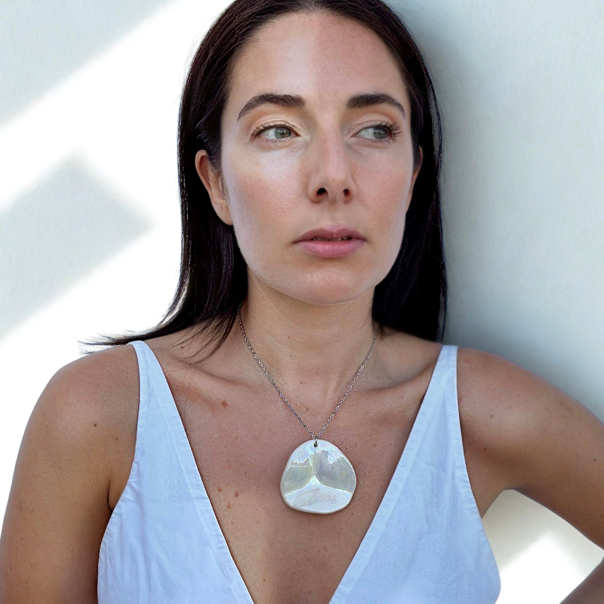 Perla | Handcrafted pearl - white ceramic necklace (large) - Glow