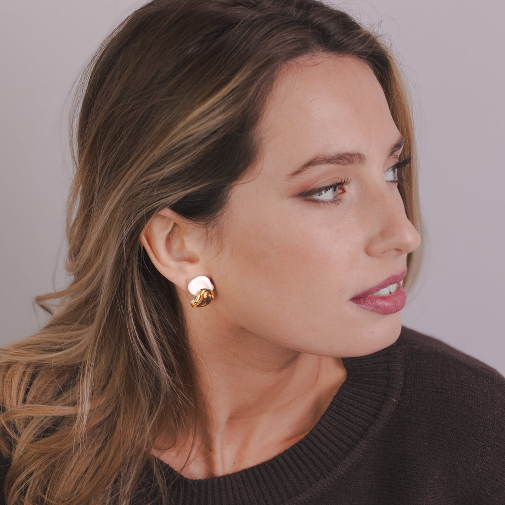 Petali | Handcrafted white ceramic stud earrings with gold luster - Glow